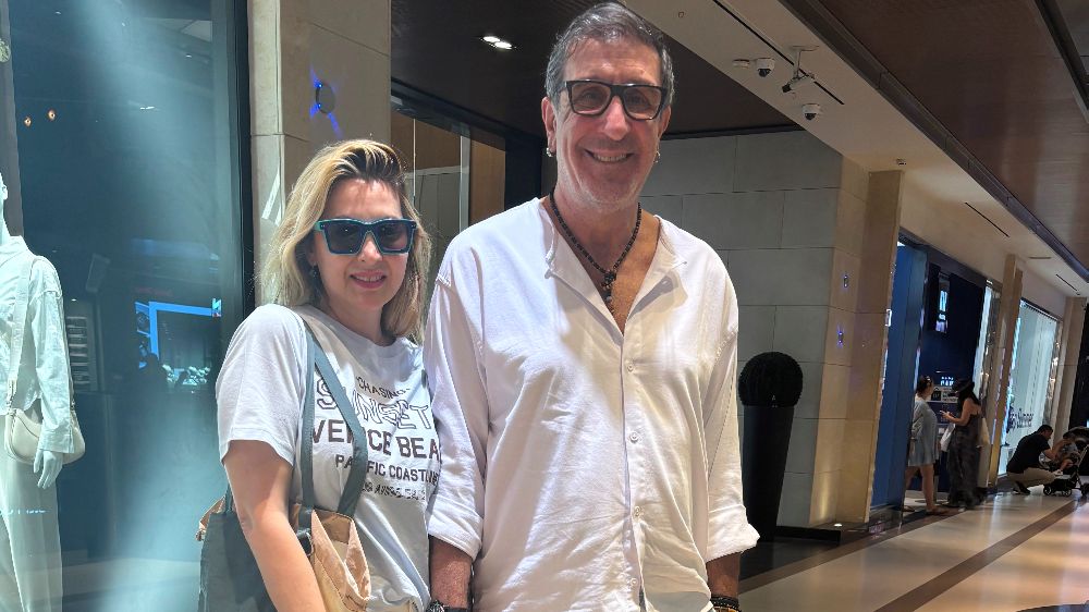 Cem Özer ve eşi Pınar Dura'nın tatil alışverişi!